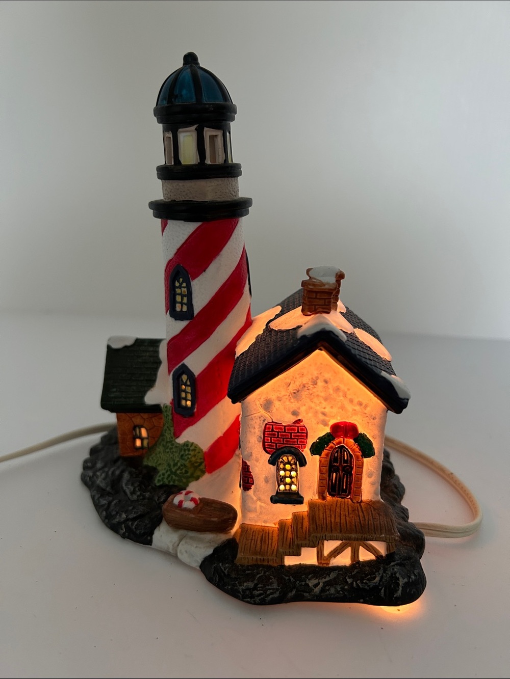 Victoria Village Vintage 1999 Illuminated Victorian Barnacle Village Collectable